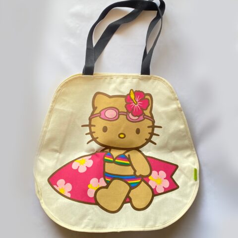 【フラゲレビュー】sweet 2025年8月号増刊 《特別付録》HELLO KITTY [ハローキティ] 日焼け ハローキティ どデカ♥ビキニトート