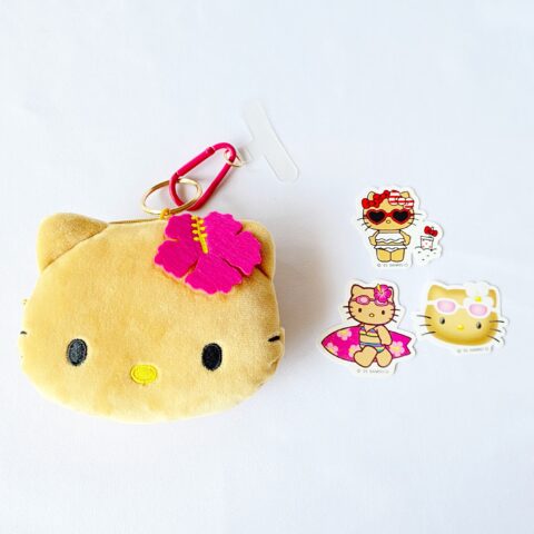 【フラゲレビュー】sweet（スウィート）2025年8月号《特別付録》HELLO KITTY 日焼け ハローキティ ぬいぐるみポーチチャーム＆ ステッカー3点セット